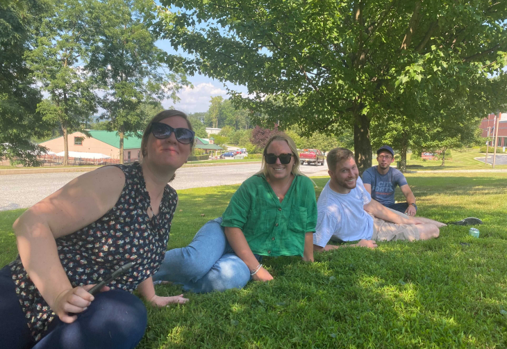 Team Sitting in the Gras